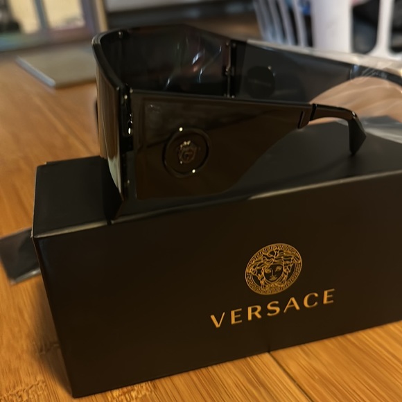 VERSACE $600 Medusa Halo Shield Sunglasses- VGUC main image 11